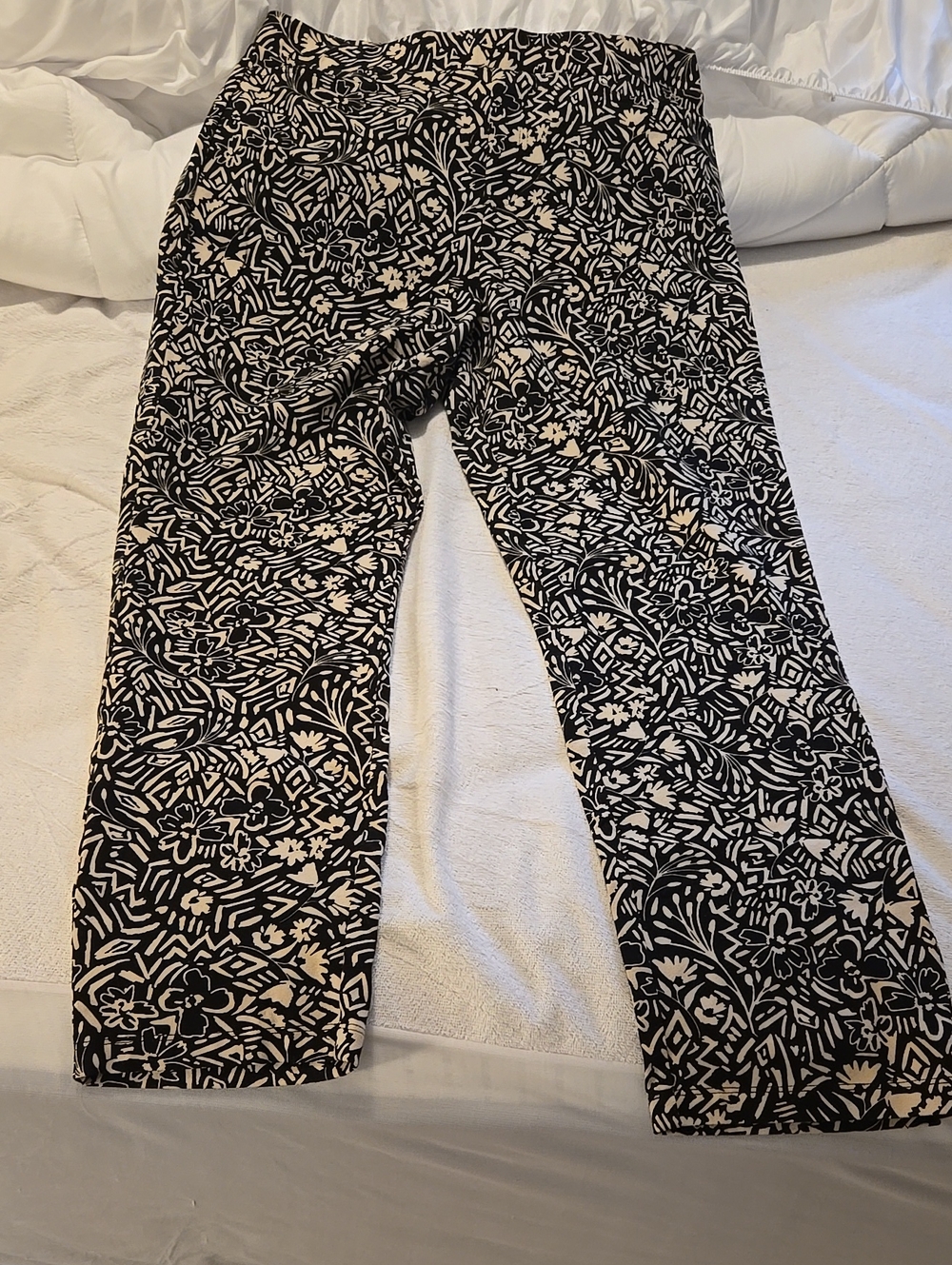 Susan Graver Black and Tan Floral Pull-On Capris